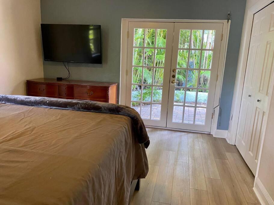 Holiday home Beautiful Waterfront With Amazing View Of Boca Ciega Bay, Private Beach, Dock With Excellent Fishing & Beautiful Sunrises! *