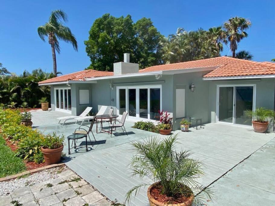 Holiday home Beautiful Waterfront With Amazing View Of Boca Ciega Bay, Private Beach, Dock With Excellent Fishing & Beautiful Sunrises! *