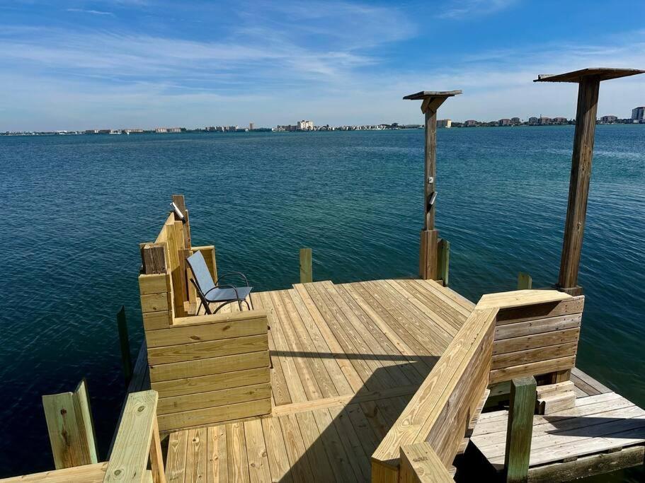 Beautiful Waterfront With Amazing View Of Boca Ciega Bay, Private Beach, Dock With Excellent Fishing & Beautiful Sunrises! Holiday home