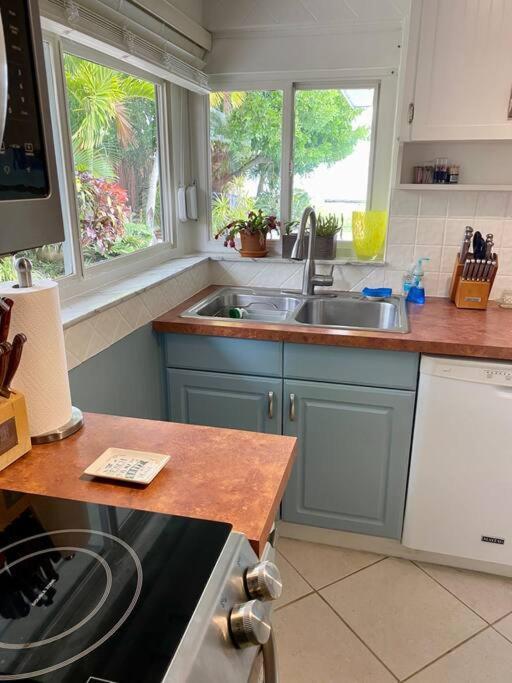 Beautiful Waterfront With Amazing View Of Boca Ciega Bay, Private Beach, Dock With Excellent Fishing & Beautiful Sunrises! Holiday home St. Pete Beach