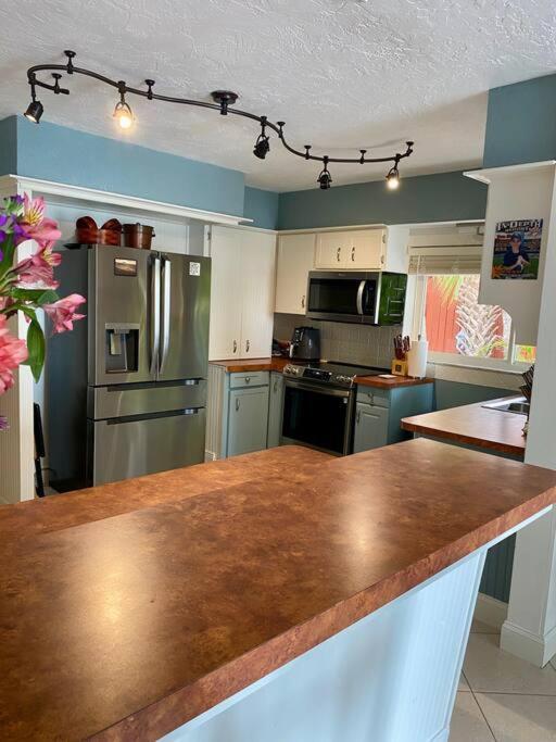 Holiday home Beautiful Waterfront With Amazing View Of Boca Ciega Bay, Private Beach, Dock With Excellent Fishing & Beautiful Sunrises! St. Pete Beach