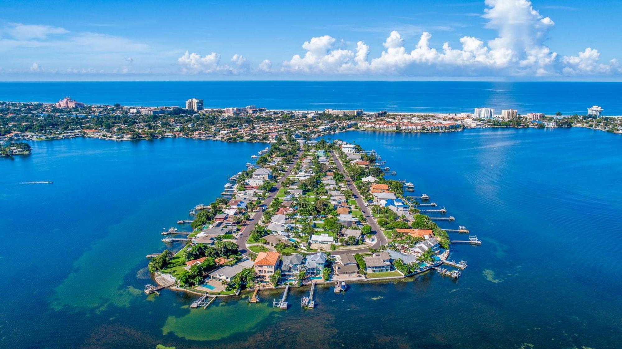 Holiday home Beautiful Waterfront With Amazing View Of Boca Ciega Bay, Private Beach, Dock With Excellent Fishing & Beautiful Sunrises! *