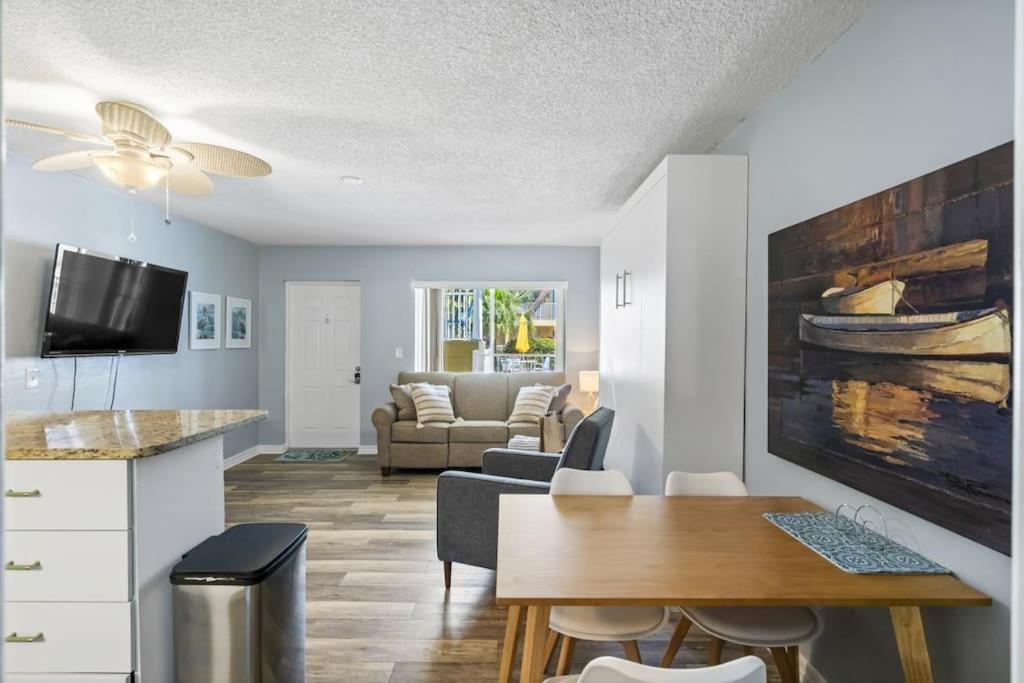 Holiday home Malyn 107, Waterfront Condo, Short Walk To St. Pete Beach