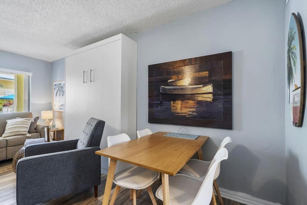Malyn 107, Waterfront Condo, Short Walk To *
