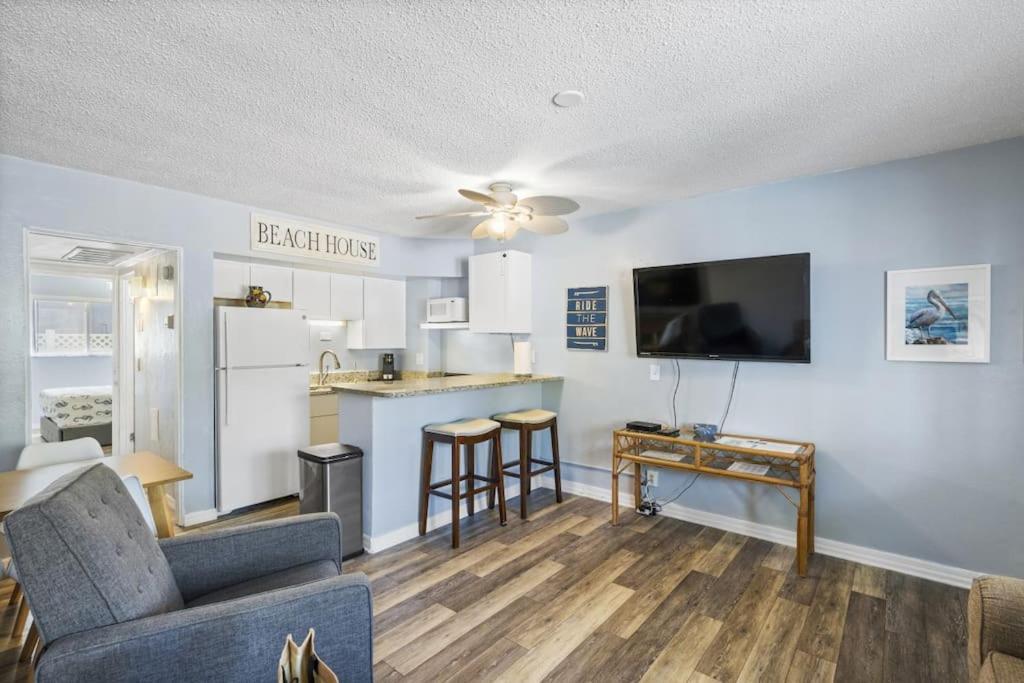 Holiday home Malyn 107, Waterfront Condo, Short Walk To St. Pete Beach