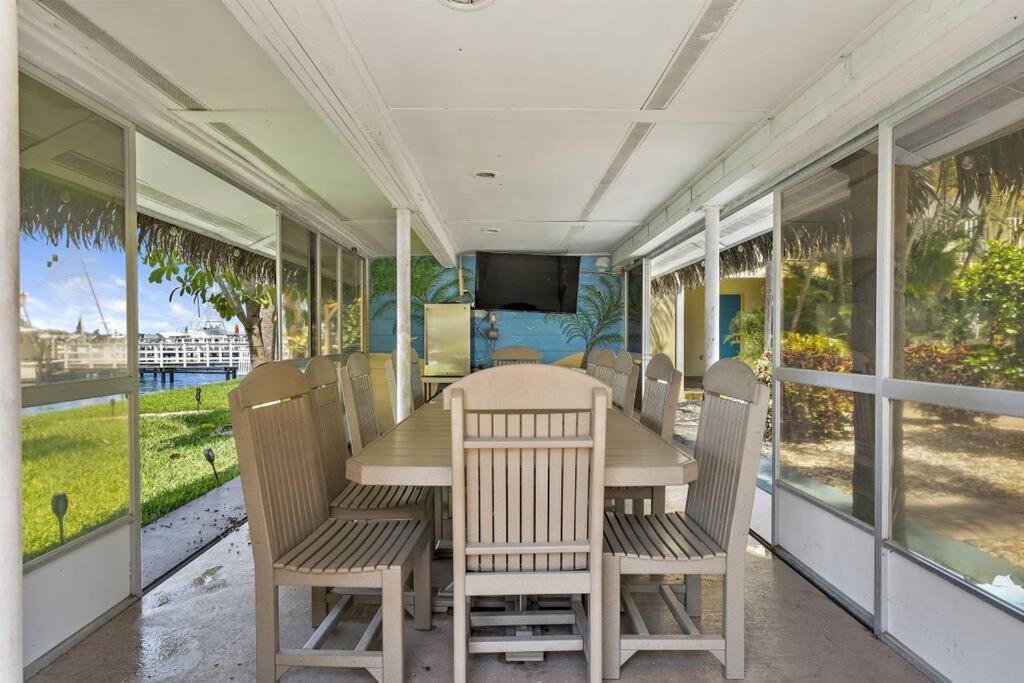 Malyn 107, Waterfront Condo, Short Walk To Holiday home St. Pete Beach