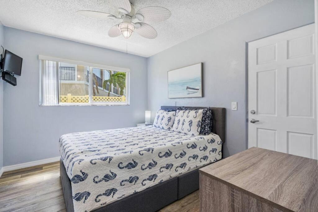 Malyn 107, Waterfront Condo, Short Walk To Holiday home