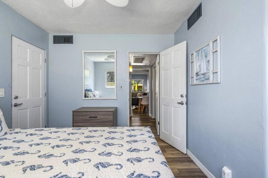 Malyn 107, Waterfront Condo, Short Walk To * St. Pete Beach