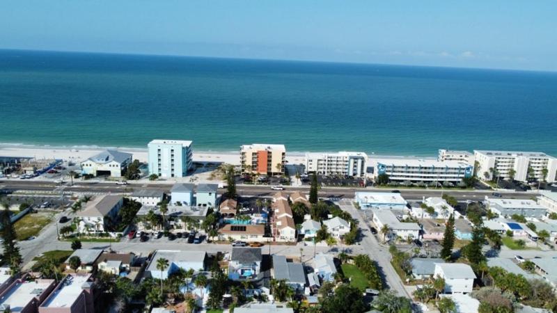 1 Bedroom Block Off The -4 *