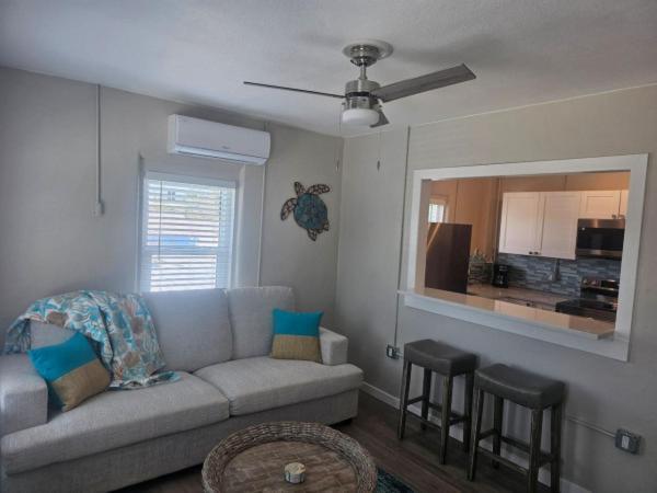1 Bedroom Block Off The -4 *