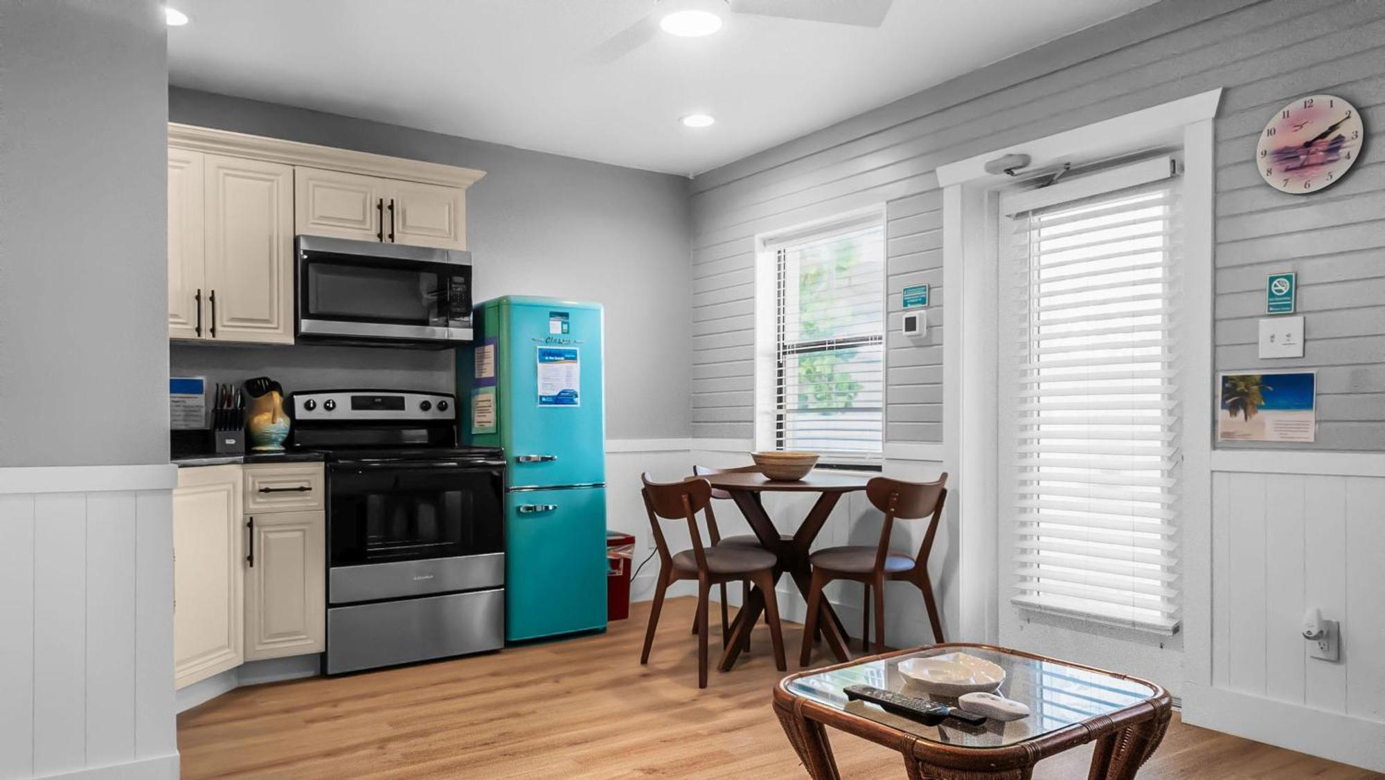 Sunset Beach House - All Holiday home