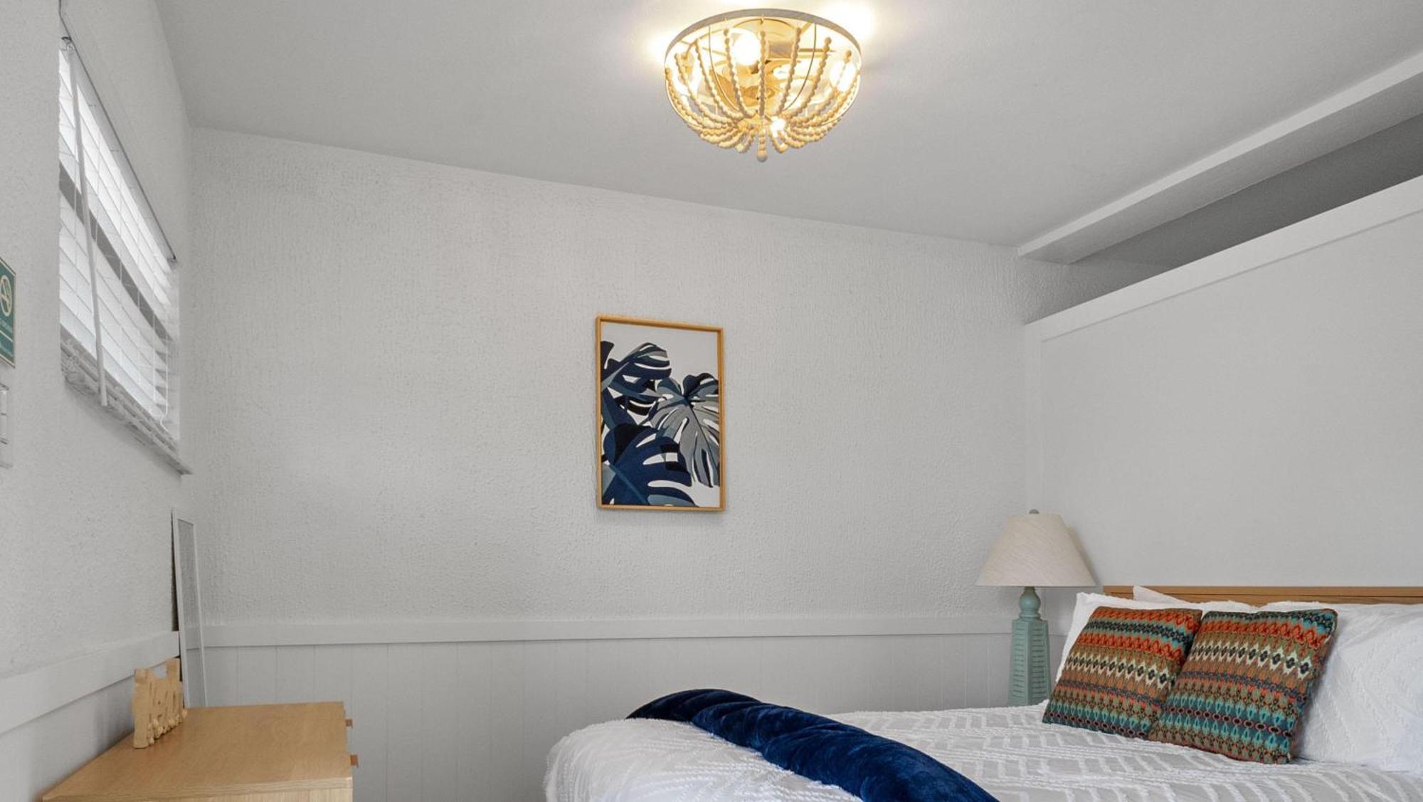 Sunset House - Hugger 3 *