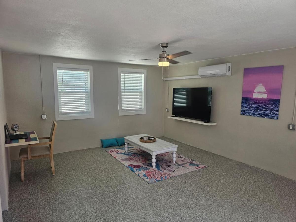 1 Bedroom 1 Block Off Madeira -5 St. Pete Beach