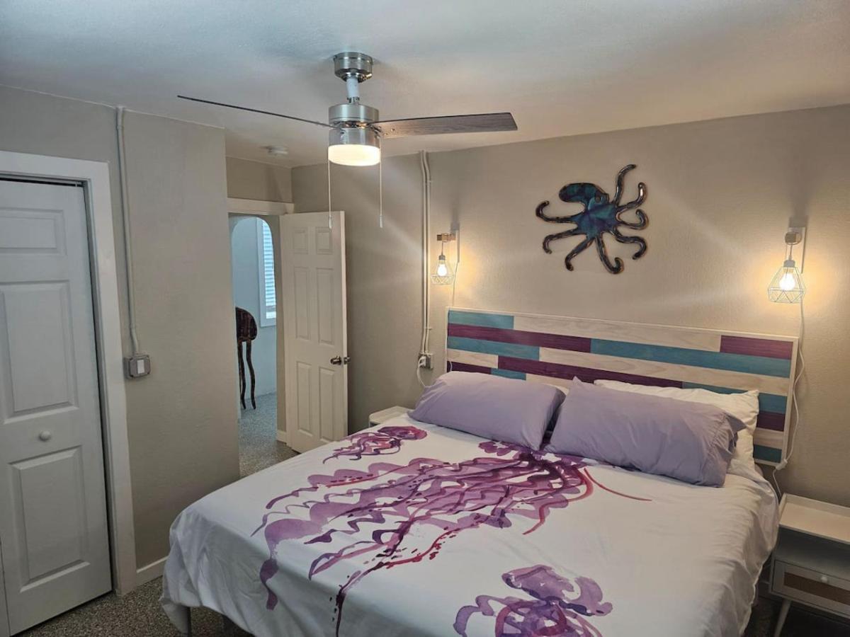 1 Bedroom 1 Block Off Madeira -5 St. Pete Beach