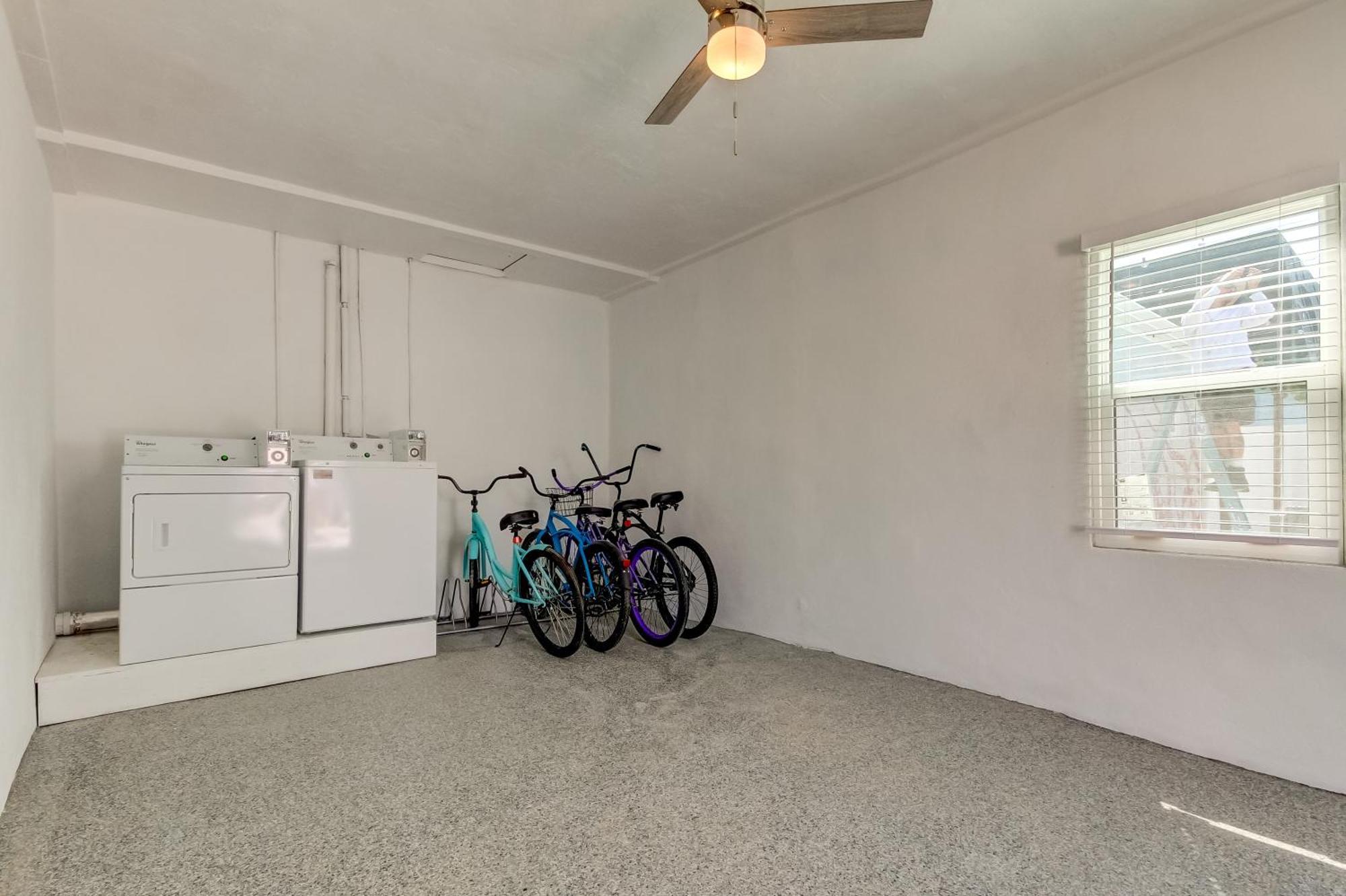 1 Bedroom Block Off The -4 *