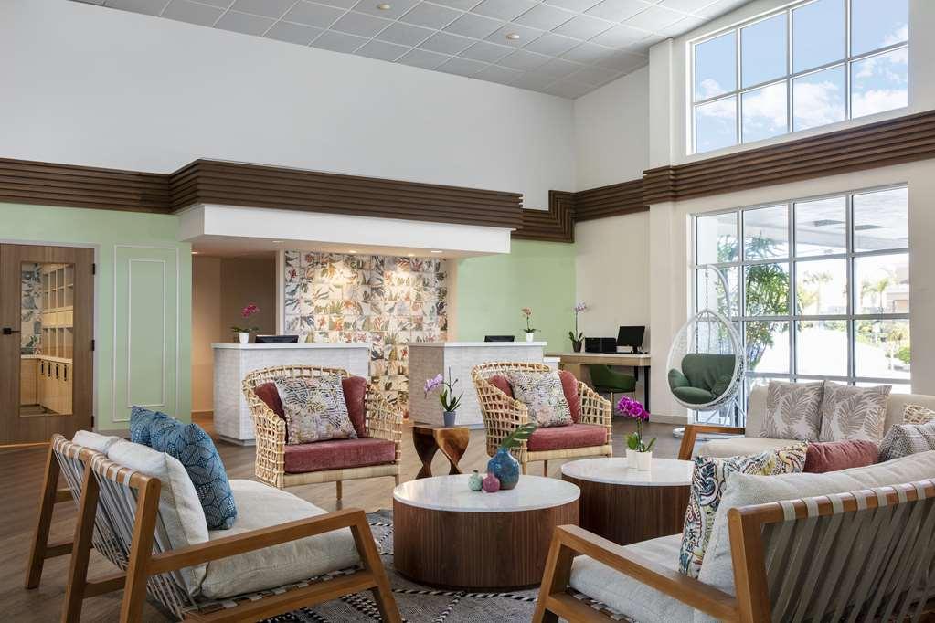 Resort The Beachcomber St. Pete &
