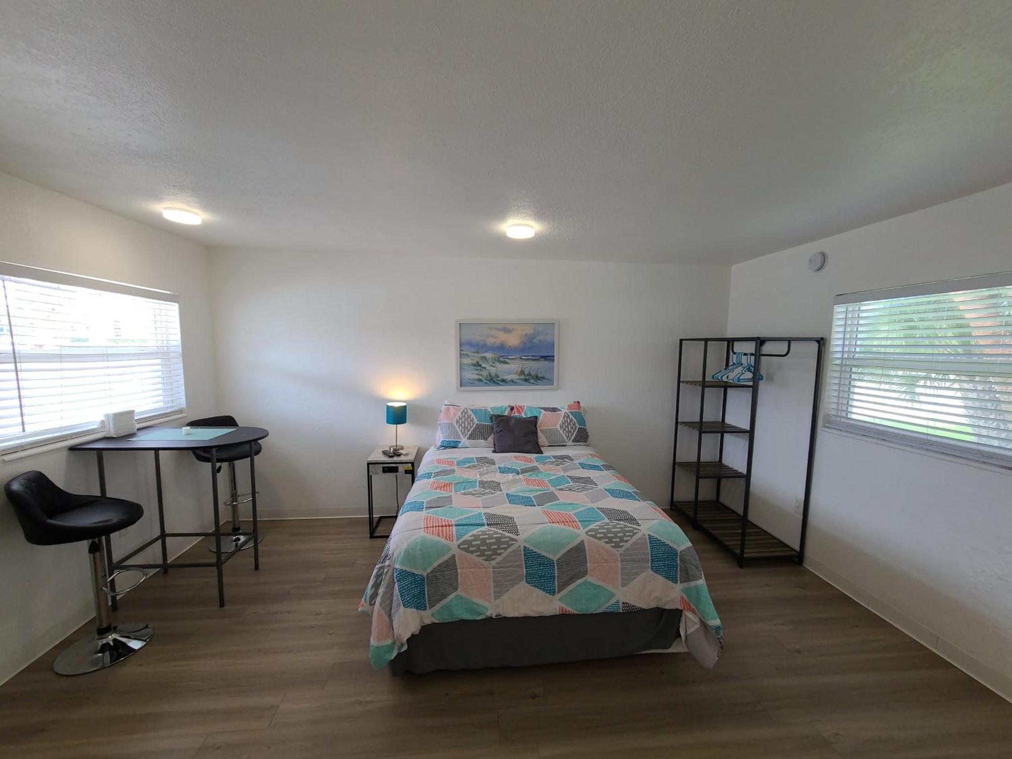 Sun Island Motel 2*