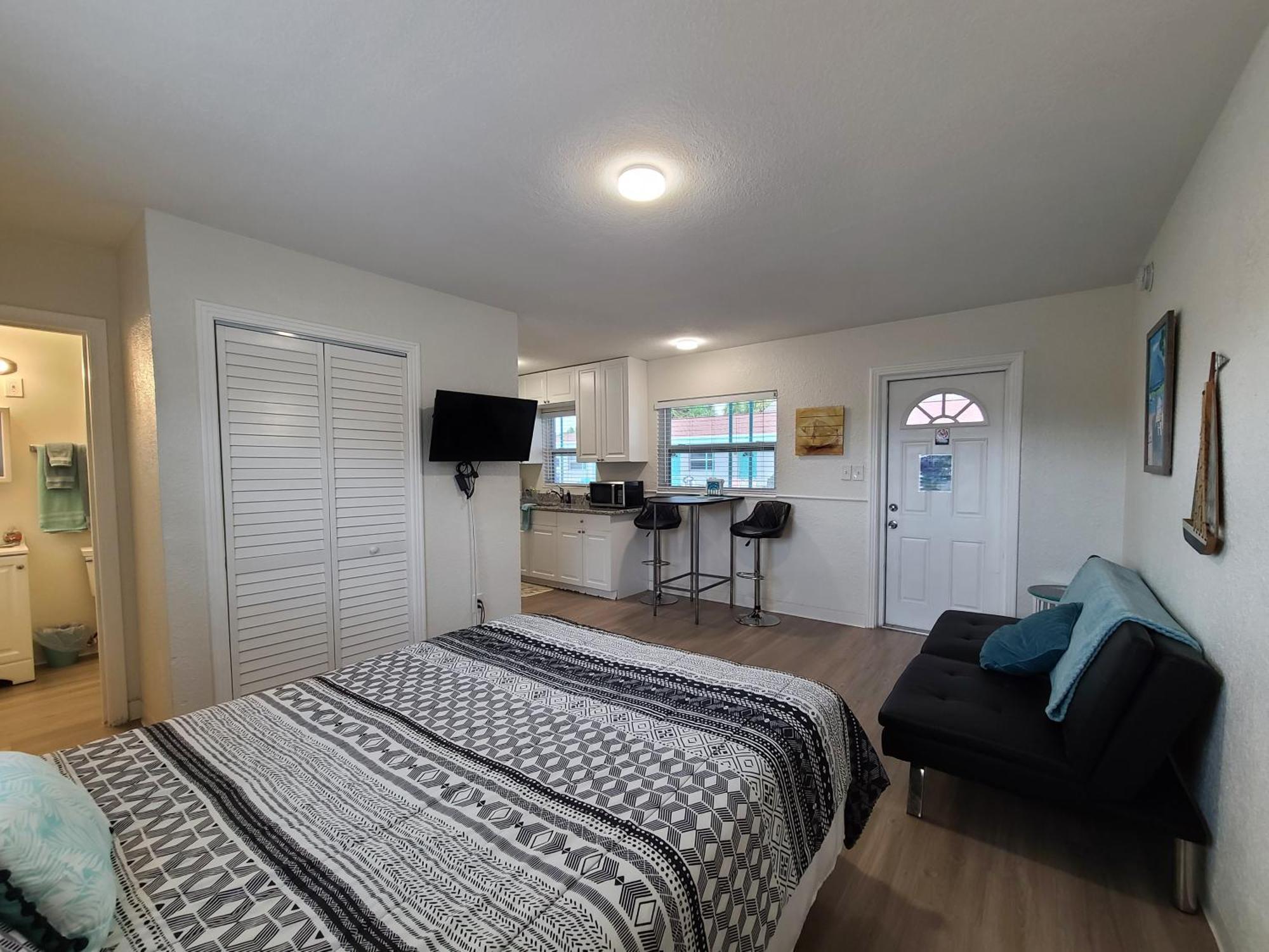 Sun Island Motel