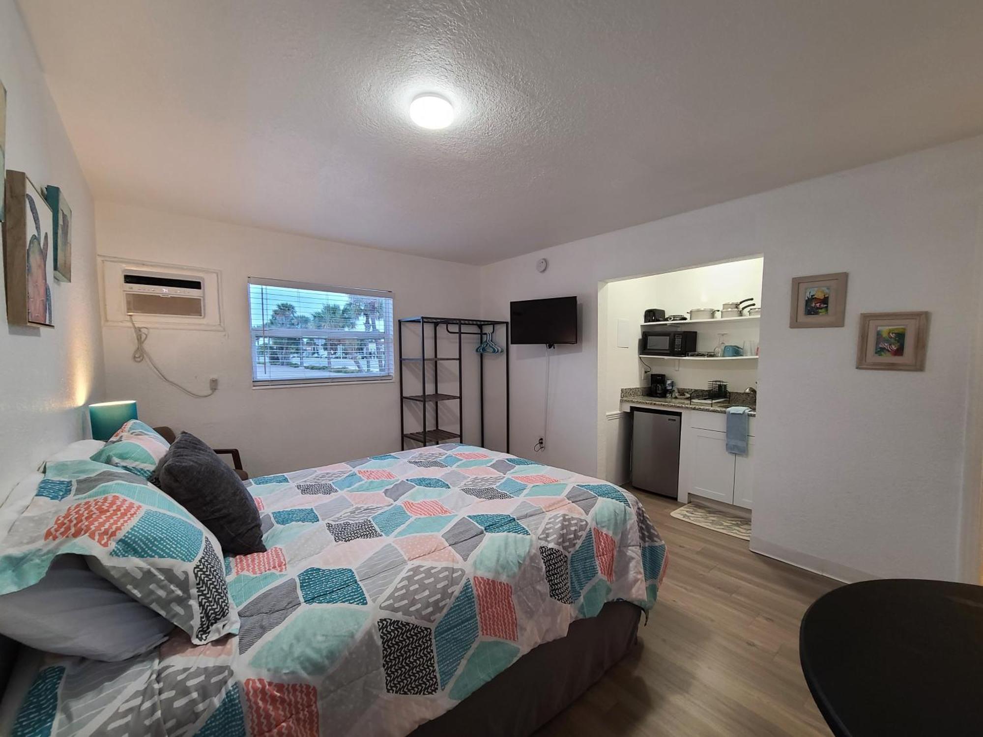 Sun Island Motel 2*