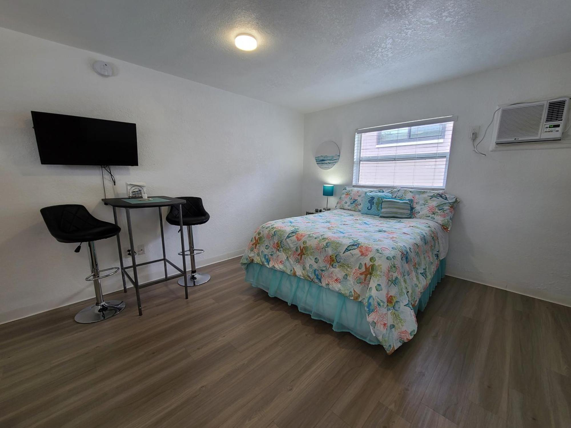 Sun Island Motel 2*