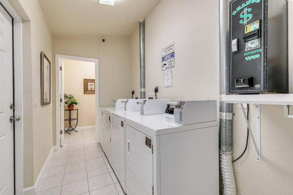 Coconut Villa's 4! Relax By The Pool And Walk To And Restaurants! Apartment St. Pete Beach