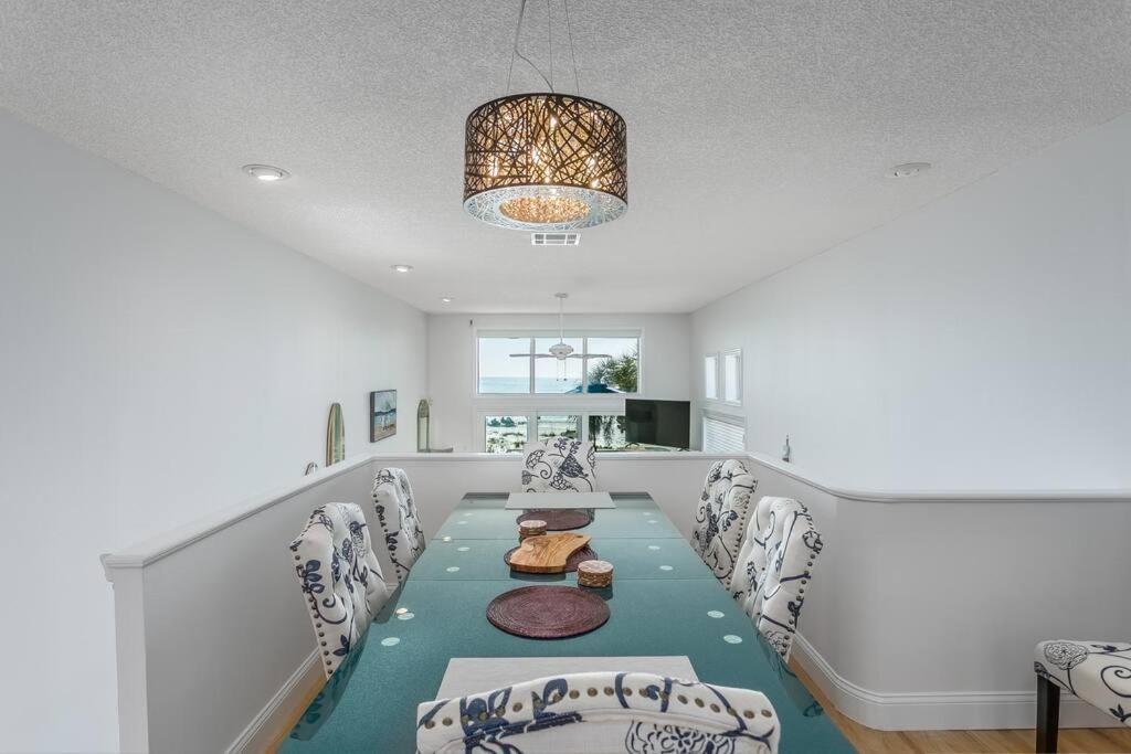 Sun-drenched Townhome On Beautiful Madeira Beach! St. Pete Beach
