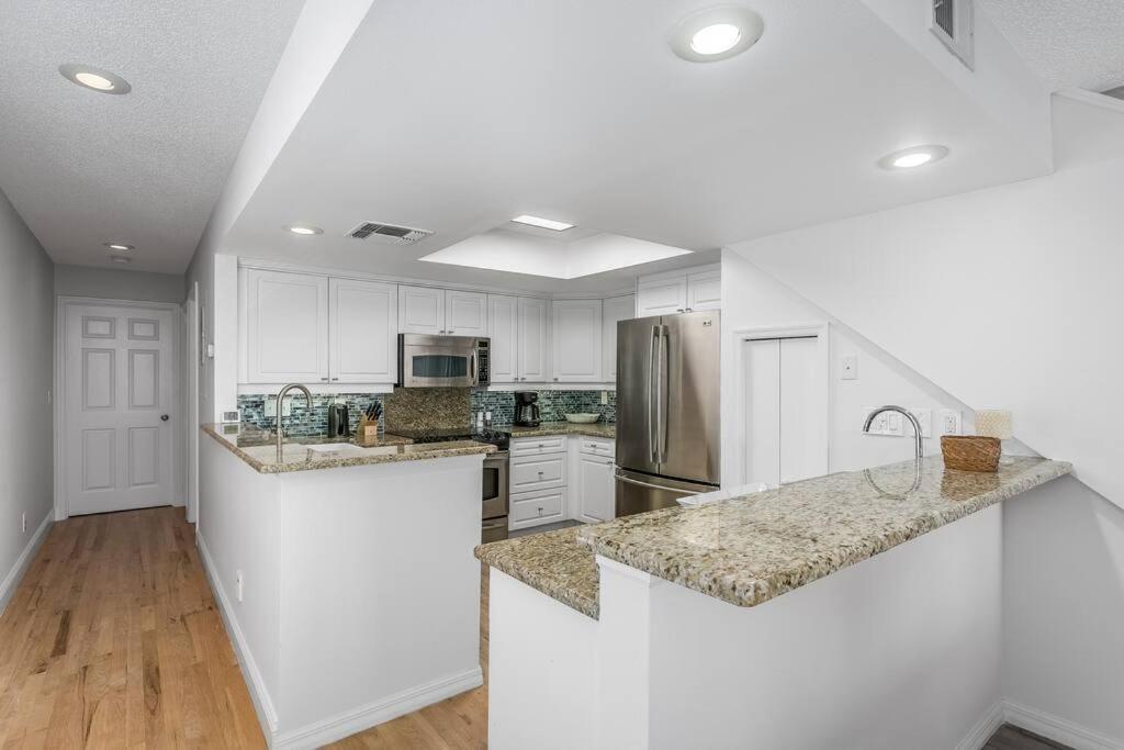 Sun-drenched Townhome On Beautiful Madeira Beach! St. Pete Beach