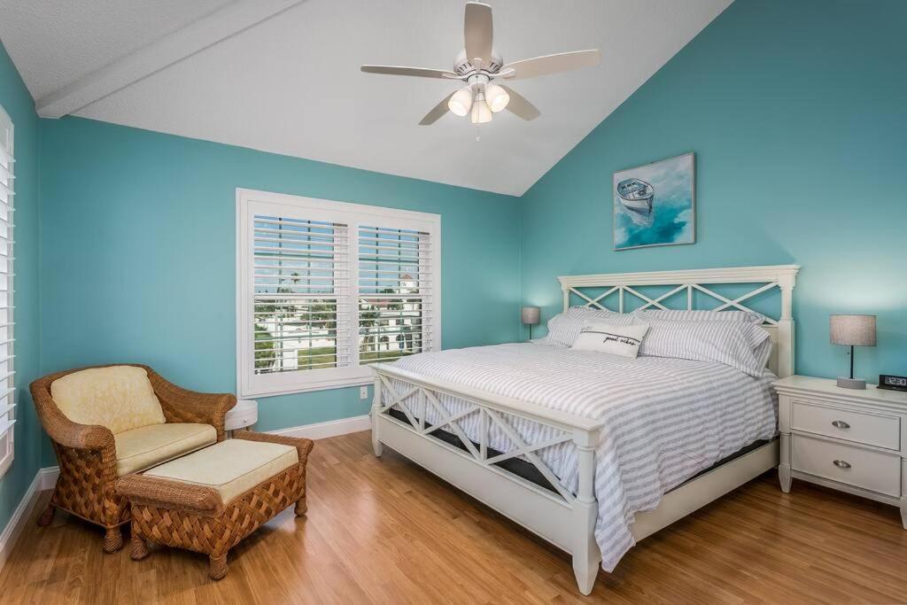 Sun-drenched Townhome On Beautiful Madeira Beach! Apartment