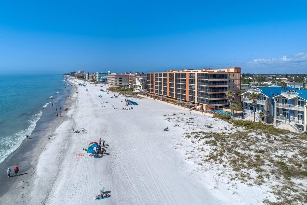 Apartment Sun-drenched Townhome On Beautiful Madeira Beach! St. Pete Beach