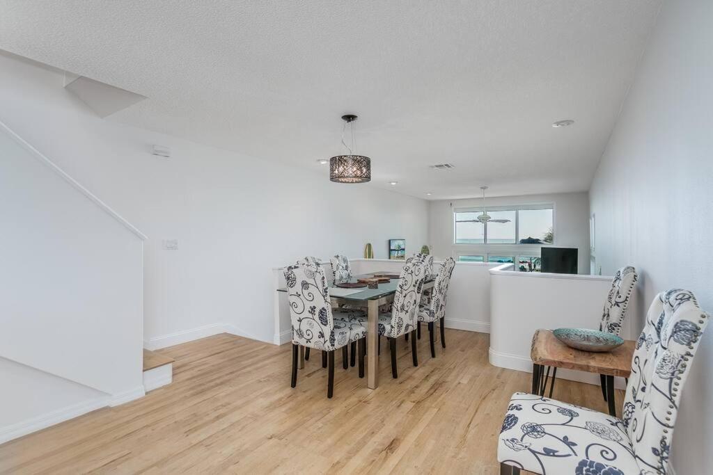 Sun-drenched Townhome On Beautiful Madeira Beach! Apartment
