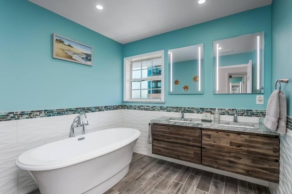 Apartment Sun-drenched Townhome On Beautiful Madeira Beach! St. Pete Beach