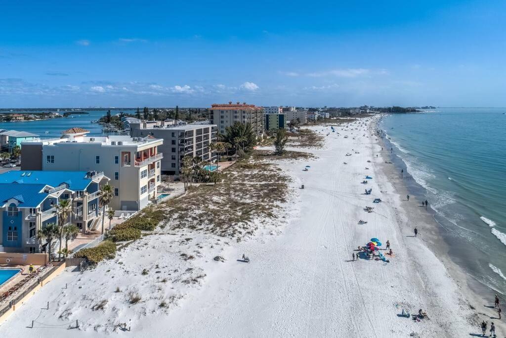 Apartment Sun-drenched Townhome On Beautiful Madeira Beach! St. Pete Beach
