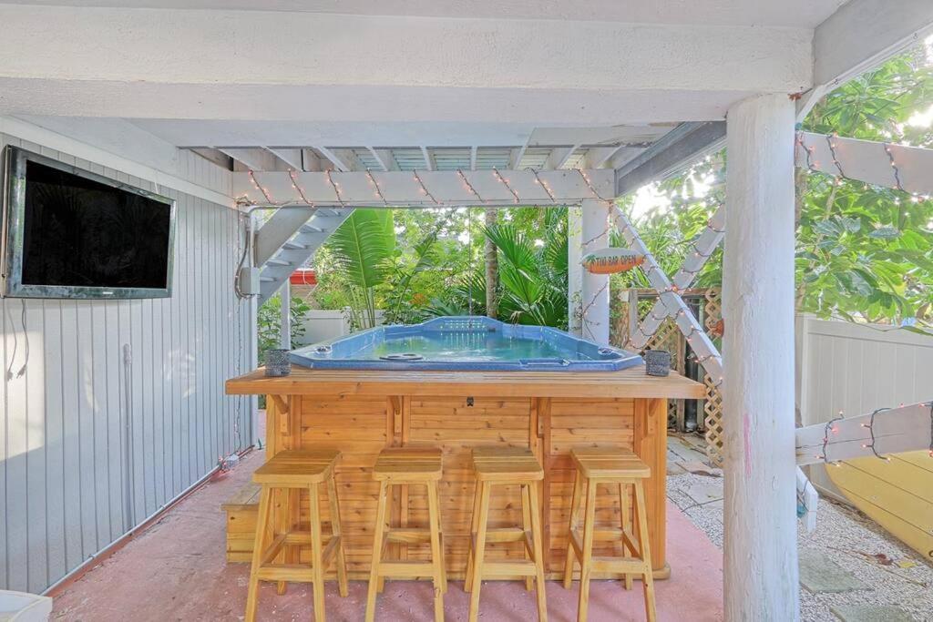 Large Private With Swimspa 100 Steps From St. Pete Beach