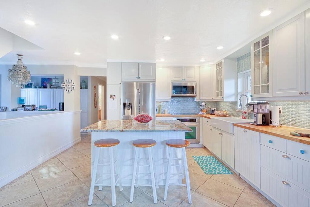 Villa Large Private With Swimspa 100 Steps From St. Pete Beach