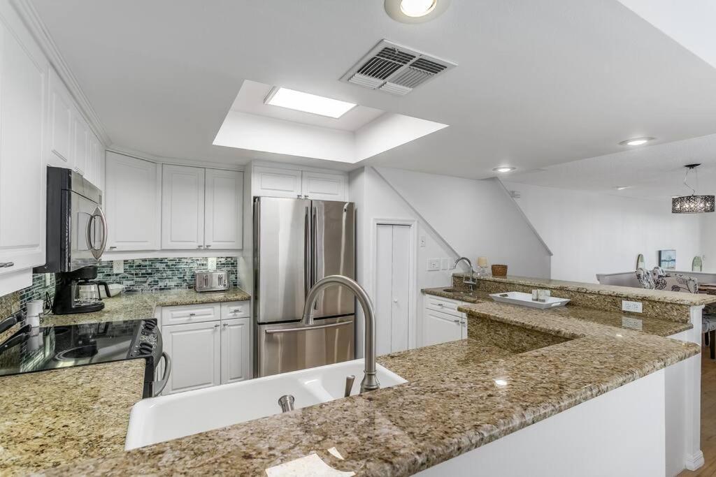 Sun-drenched Townhome On Beautiful Madeira Beach! *