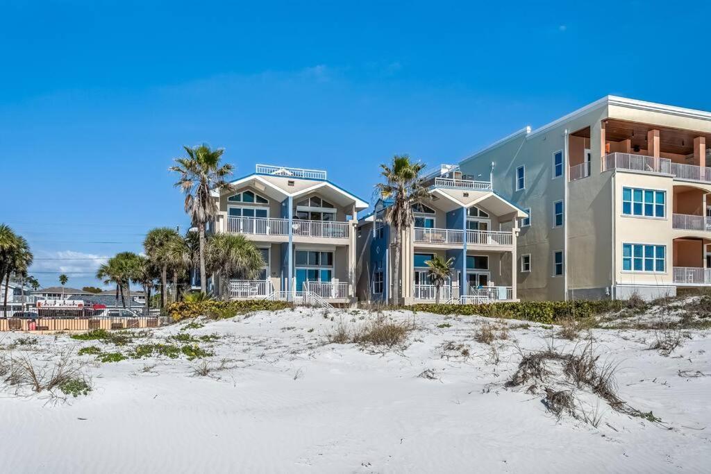 Sun-drenched Townhome On Beautiful Madeira Beach!