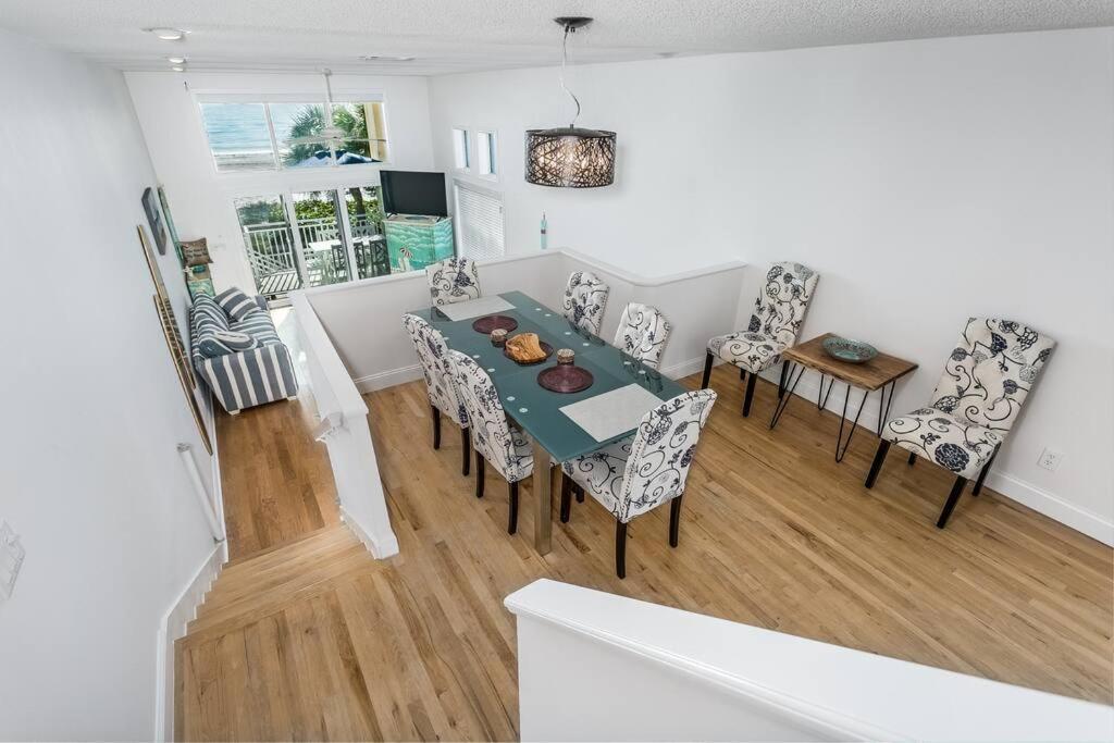 Apartment Sun-drenched Townhome On Beautiful Madeira Beach!