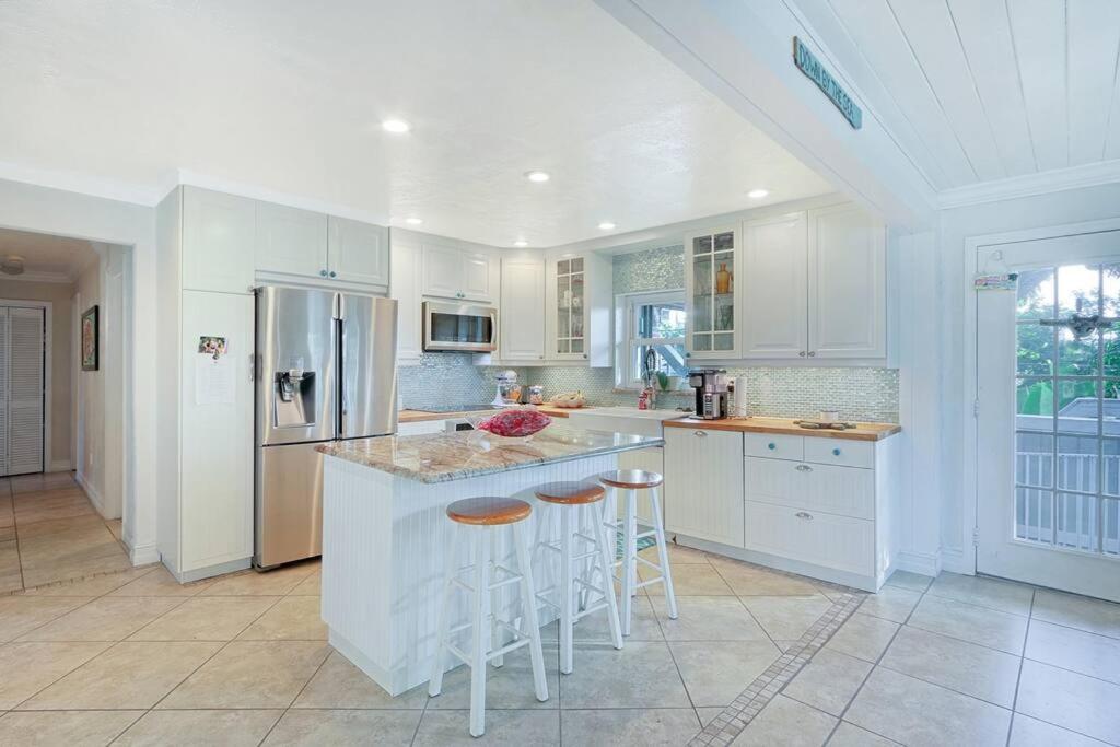 Large Private With Swimspa 100 Steps From Villa *