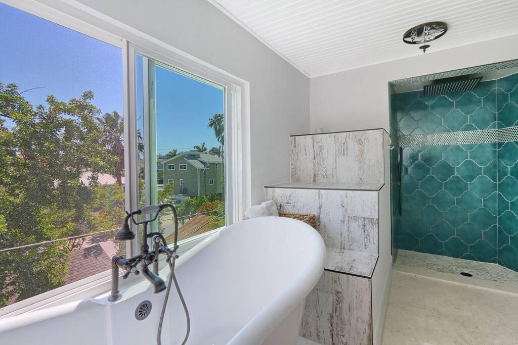 Villa Large Private With Swimspa 100 Steps From *
