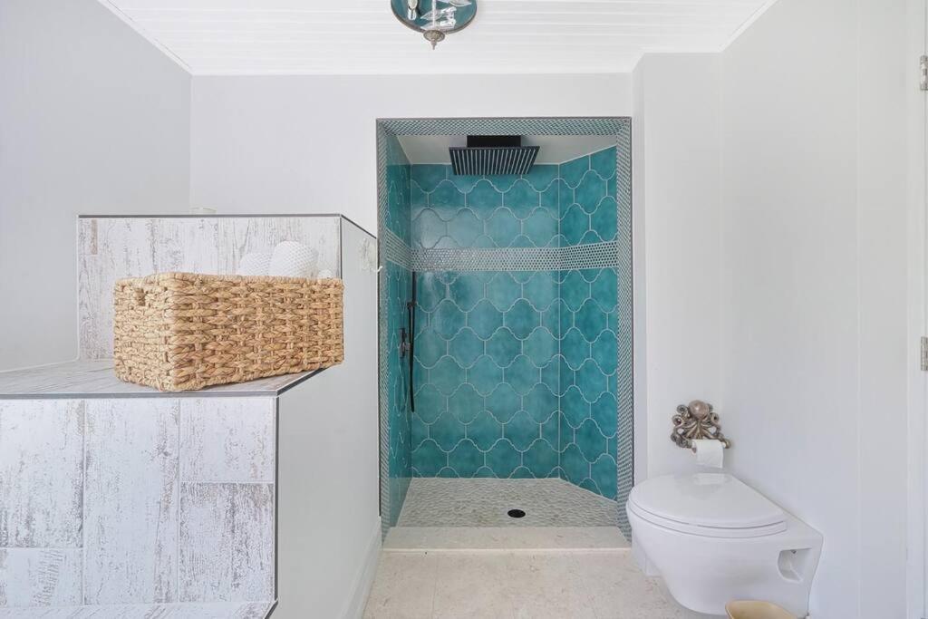 Large Private With Swimspa 100 Steps From Villa