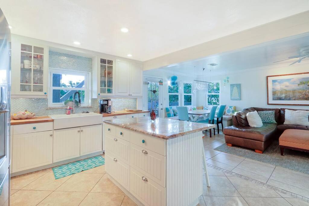 Large Private With Swimspa 100 Steps From * St. Pete Beach
