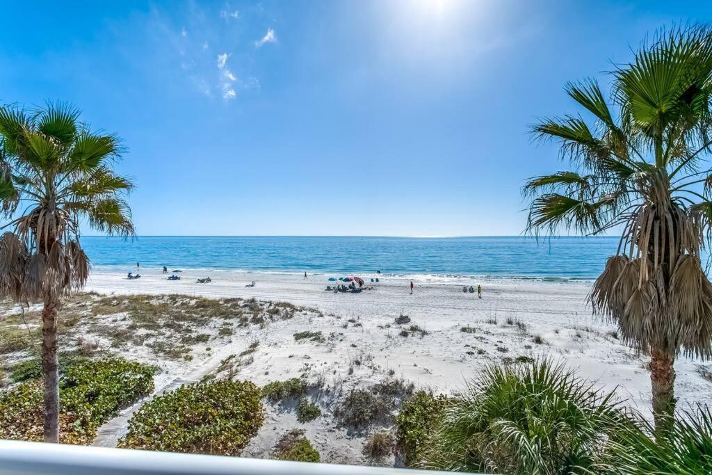 Apartment Sun-drenched Townhome On Beautiful Madeira Beach!