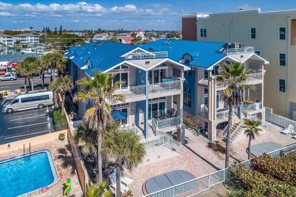 Apartment Sun-drenched Townhome On Beautiful Madeira Beach! *