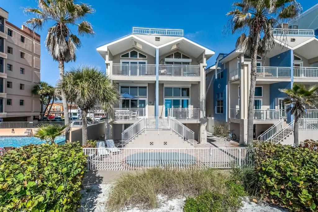Sun-drenched Townhome On Beautiful Madeira Beach! *