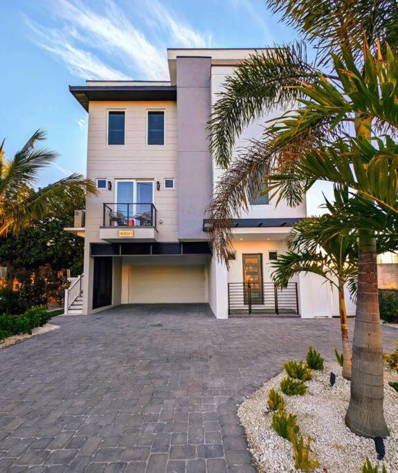 One Style Meets The Shore * St. Pete Beach