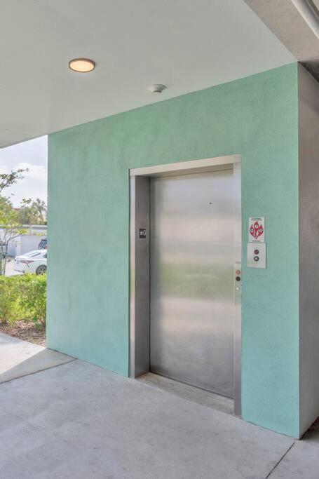 Steps Across From Madeira Beach, Heated Pool- Luxury 3 Bedrooms, 3 Full Bathrooms Apartment