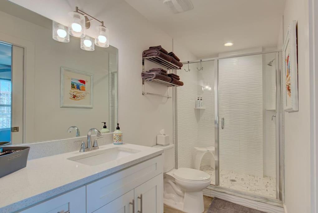 Apartment Steps Across From Madeira Beach, Heated Pool- Luxury 3 Bedrooms, 3 Full Bathrooms