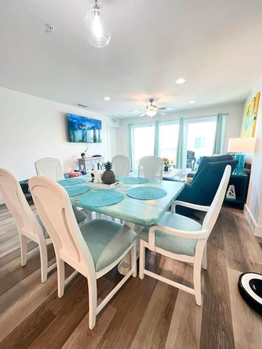 Steps Across From Madeira Beach, Heated Pool- Luxury 3 Bedrooms, 3 Full Bathrooms
