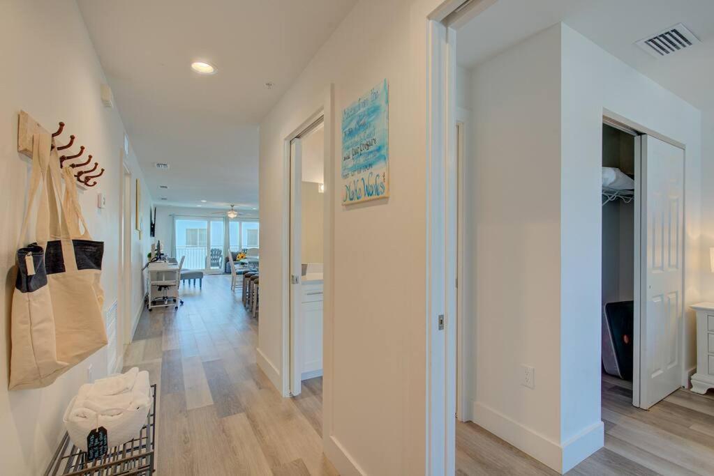 Steps Across From Madeira Beach, Heated Pool- Luxury 3 Bedrooms, 3 Full Bathrooms * St. Pete Beach