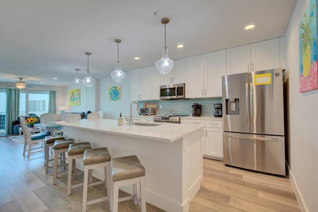 Apartment Steps Across From Madeira Beach, Heated Pool- Luxury 3 Bedrooms, 3 Full Bathrooms *